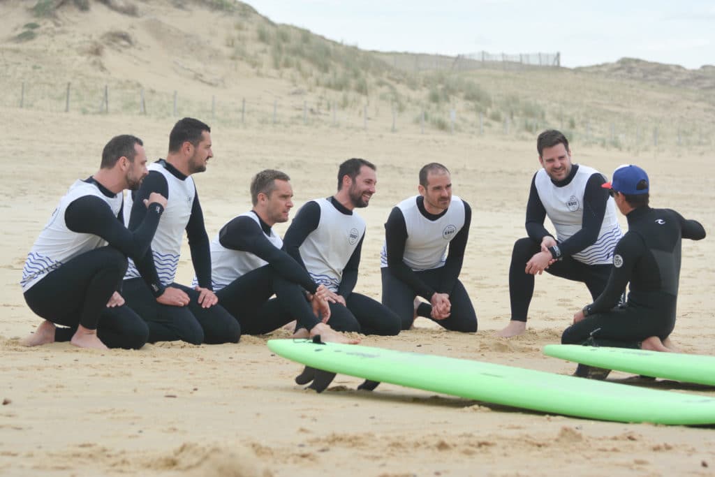 ESCF Groupe de surfeur avec coach